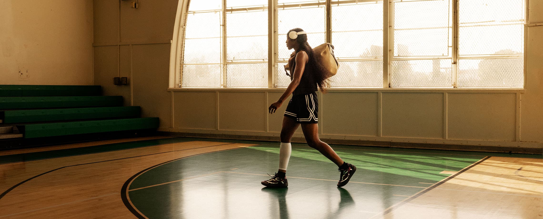 basketballer in gym