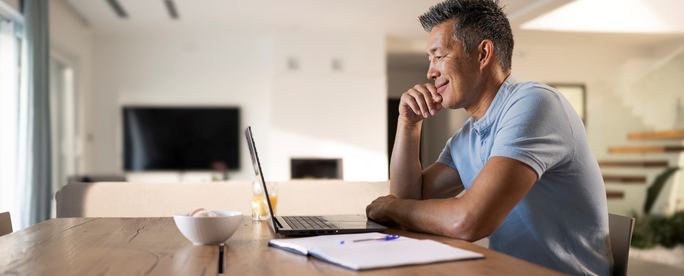 investor studying options